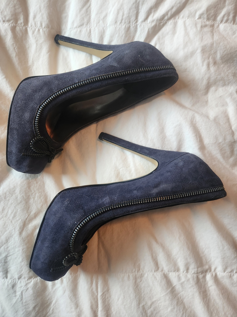 GUESS Vintage Blue Suede Zipper Accent Stiletto Pumps size 6